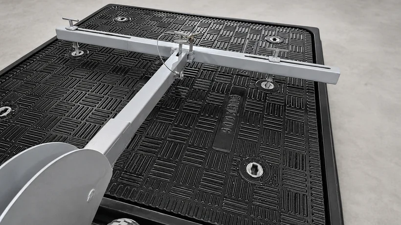 Cover-lifting trolley on a 900×600 cover