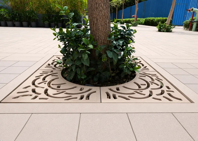 Square tree grating, sandstone finish