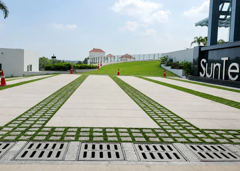 Water gully covers in a grass-paver drive